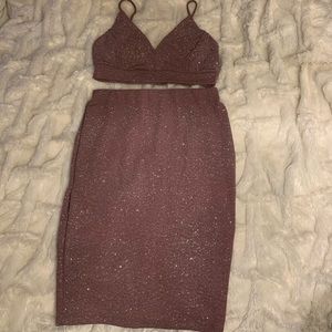 Two piece sparkly set 💫 comes with skirt & top 🌙stretchy & comfortable